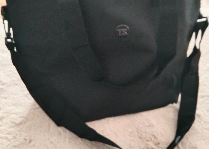 Grajewo ogłoszenia: Sprzedam nową, pakowna torebkę w kolorze czarnym.